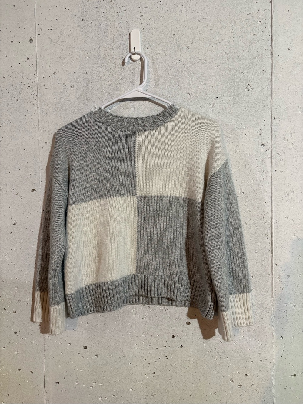 Nine West Neutral Color-block Knit Sweater | Size: Medium Petite